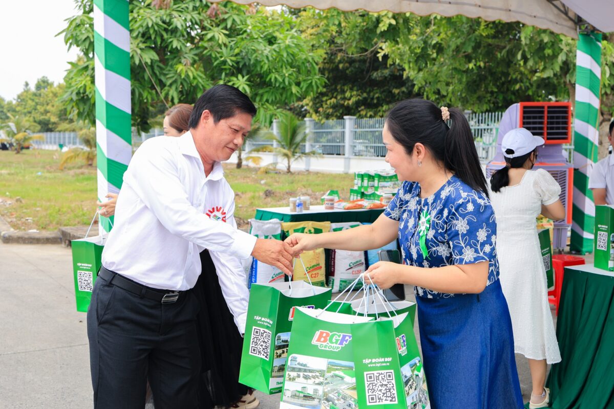🎉 CHÚC MỪNG LỄ KHÁNH THÀNH GIAI ĐOẠN 1 – KHỞI CÔNG GIAI ĐOẠN 2 NHÀ MÁY BIGRFEED VĨNH LONG - KỶ NIỆM 12 NĂM THÀNH LẬP TẬP ĐOÀN BGF (22/4/2014 – 22/4/2026)